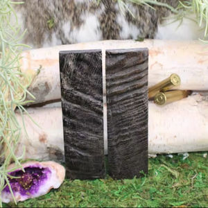 Plaquettes de manche de couteau en corne de bélier noire : Fournitures texturées pour la fabrication de couteaux - Product Image 1