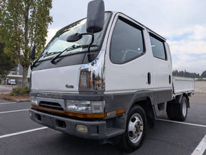 Venta al por mayor de camionetas diésel Canter de doble cabina 4x4 MT5 modelo 1996, versión antigua, con volante a la derecha, ¡listas para enviar con entrega 24/7! - Product Image 3