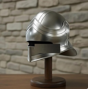 Casque de guerrier en acier noir, fait main, armure fantastique moderne, gaufré, style chevalier gothique, pour cosplay, objet de collection antique - Product Image 2