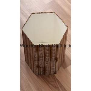Cubo de basura decorativo de madera con diseño geométrico hexagonal, hecho a mano en Rajasthan, India, con tapa enrollable y parte superior abierta, ecológico. - Product Image 6