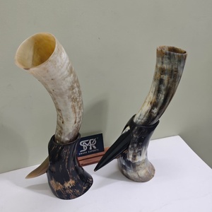 Auténtico Cuerno Vikingo para Beber, Hecho a Mano con Cuerno Natural, para Cerveza, Sidra o Vino, con Soporte de Cuerno de Búfalo, Regalo Medieval para Bar - Product Image 1