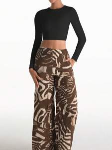 Nouveau T-shirt court pour femme, personnalisé, d'été, coupe ajustée, vêtement de sport pour femme, à manches longues, pour la gym et le fitness, style athleisure - Product Image 4