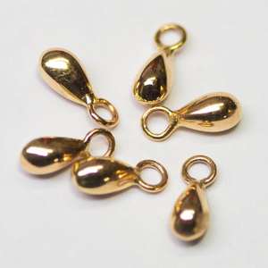 Pendentif goutte d'eau en or jaune massif 18 carats, fin, 3,3 mm x 8,5 mm, breloque en forme de goutte - Product Image 2
