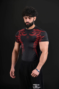 Camiseta Deportiva de Manga Corta Negra para Hombre con Estampado de Dragón Rojo UPF50+ Anti-UV Transpirable de Secado Rápido para Surf y Deportes - Product Image 2