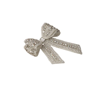 Nœud de mariage artisanal en argent et ivoire avec strass, style élégant, en cristal - Product Image 1