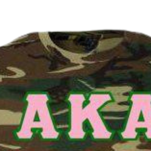 Camiseta de Camuflaje con Letras AKA, Camuflaje Bosque, Estampado de Letras Rosa y Verde, Camiseta Gráfica Informal de Algodón - Product Image 4