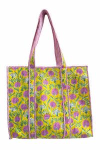 Bolso Tote Acolchado Floral Amarillo, Bolso de Hombro de Algodón Hecho a Mano, Bolso de Viaje con Estética Veraniega - Product Image 2