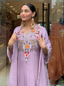 Elegante Conjunto de Traje de Seda Chanderi con Viscosa y Bordado de Lentejuelas – Colección Kurti para Fiestas - Product Image 3