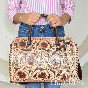 Bolsa de Viaje Grande de Cuero Vacuno Hecha a Mano con Diseño de Corazón, Estilo Vintage, con Estampado Floral, Super Septiembre - Product Image 1