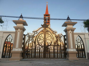 Puerta Batiente Moderna de Hierro Forjado de Lujo para Villas, Mansiones, Apartamentos y Centros Comerciales en Arabia Saudita |   Puerta de entrada de jardín de alta gama - Product Image 2