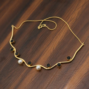 Collar llamativo de ónix negro y perlas chapado en oro de 18k, regalo de joyería moderna con piedras preciosas para ella - Product Image 1
