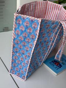 Sac de voyage en coton imprimé à la main, léger et matelassé, fait main, pour femme, bleu, avec fermeture éclair et broderie, portable - Product Image 4