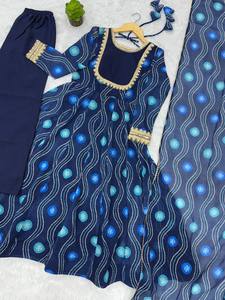 Conjunto de Pantalón y Dupatta de Seda de Alta Calidad para Niñas, Estilo Moderno, para Boda, Sin Arrugas, con Detalles Elaborados y Estampado - Product Image 6