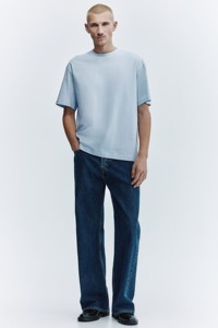 T-shirt en coton bleu clair de qualité supérieure pour homme, coupe classique, col rond, épaules tombantes, couleur unie, tricot jersey, design vierge - Product Image 2