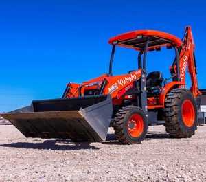 Chargeuse-pelleteuse Kubota L47 robuste 4x4 avec moteur diesel, tracteur compact et excavatrice pour travaux agricoles et de construction - Product Image 2