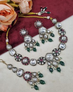 <b>Delicate</b> Hexagon Cut Kundan Stone <b>Necklace</b> Set With Earrings And Mangtika Designer Gold Plated Festive Party Wear Jewellery Sets - Product Image 1