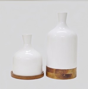 Vase enduit de poudre de qualité supérieure avec socle en bois Vente chaude Vase à fleurs blanches Meilleur vase de style classique pour la maison de luxe - Product Image 3