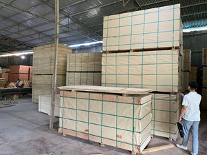 Contreplaqué HLC 3/4 4x8 4mm 3mm 5mm 12mm 18mm Contreplaqué en placage de pin Bois de construction Contreplaqué de coffrage vert - Product Image 3