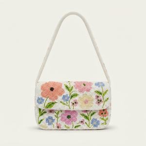 Sac à main en textile brodé floral blanc avec fleurs colorées, artisanat de couture, forme rectangulaire, motif fait main, perles en polyester - Product Image 4