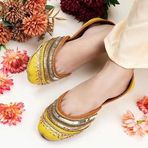 Wholesale Price Hand Embroidered Summer Women's Sequined Anti-Slip Floral Pattern Comfortable Flat Pumps Khussa Shoes For Ladies - Product Image 4