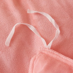 Jupe de lit moderne matelassée en microfibre imprimée personnalisable et imperméable avec plis pour usage domestique et hôtelier - Product Image 2