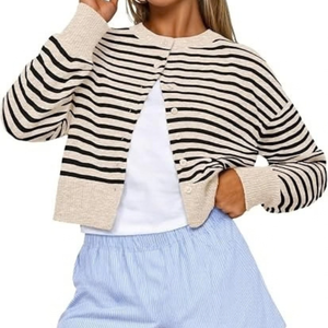 Cardigan court décontracté en laine brodé pour femme Legends Crown – Collection Automne 2026-2027 - Product Image 1