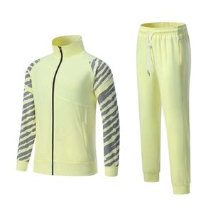 เสื้อแจ็คเก็ตซิปเต็มตัวลายทางสีเทาพร้อมกางเกงจ็อกเกอร์ทรงเข้ารูป ชุดวอร์มออกกำลังกายสำหรับผู้ชาย ชุดเซ็ต 2 ชิ้น - Product Image 3