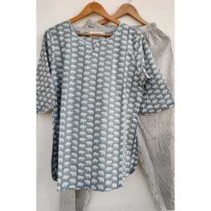 Je me sens énormément bien! Ensemble de pyjama de petite taille Thequincelife avec masque facial - Gris 0.0g - Product Image 2