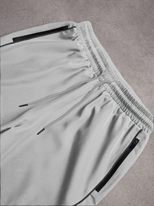 Shorts confortables à enfiler pour hommes, parfaits pour les activités quotidiennes, les sorties du week-end et les besoins de style de vie par temps chaud. - Product Image 1