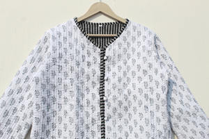 Chaqueta Acolchada con Estampado Animal para Mujer, Abrigo de Algodón Hecho a Mano, Chaqueta Acolchada Reversible, Prenda Exterior con Estampado de Bloques de Patchwork, Regalo - Product Image 4