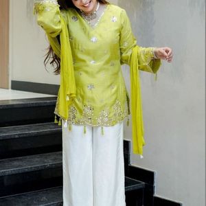 Kurti de viscosa pura con bordado de lentejuelas y dupatta de nazmin pesado, conjunto de traje de diseñador para fiestas étnicas, al por mayor - Product Image 1