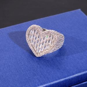 Anillo de Diamantes Moissanite VVS en Plata de Ley 925 con Baño de Rodio en Forma de Corazón Personalizado, para Uso Unisex - Product Image 6
