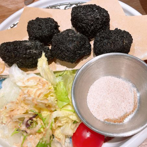 Vente en gros de morceaux de poulet frit croustillant à l'encre de seiche, style coréen, surgelés IQF, prêts à cuisiner, en sachet - Product Image 4