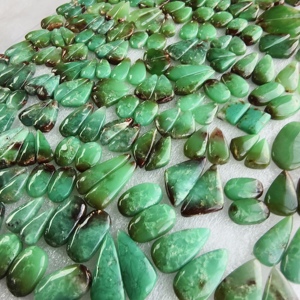 Paire de pierres précieuses en chrysoprase naturelle verte, cabochons assortis pour la fabrication de boucles d'oreilles, pierres de 10x10x5mm, 33x16x5mm, 22 carats en moyenne - Product Image 6