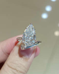 Anillo de Compromiso de Diamantes de Corte Pera de Lujo en Oro Blanco de 10K/14K/18K, Anillo Solitario Minimalista para Mujer, Joyería Elegante para Boda - Product Image 1