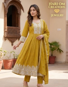 Hari Om Creations Ensemble Kurta pour femme en coton et mousseline, brodé de fleurs rouges, style bohème, coupe classique, pour l'été, avec dupatta et col rond, longueur complète - Product Image 4