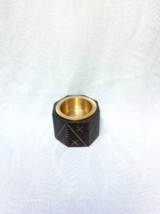 Le HANDICRAFT HUB Brûleur d'encens et diffuseur d'arômes en bois de manguier fait main, écologique, pour une utilisation toute l'année à la maison - Product Image 4