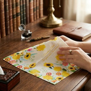 [K-ESSENTIALS] ผ้าพันคอผ้าฝ้ายลายดอกไม้สีเหลือง 60s ขนาด 50x50 ซม. ผ้าเช็ดหน้าแบบนุ่มใช้ซ้ำได้ - Product Image 3