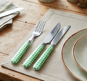 Cubiertos con acabado plateado y mango de resina verde, elegantes y duraderos, perfectos para la mesa del comedor, la cocina y como regalo. - Product Image 5