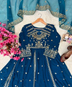 Ensemble robe longue Georgette Zari et travail de sequins pour mariage, tenue ethnique indienne pakistanaise 85553 VRINDAVAN- LC 1481 - Product Image 4