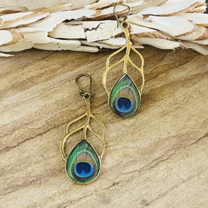 Boucles d'oreilles pendantes en laiton tendance, motif plume de paon, style bohème, finition laiton antique, boucles d'oreilles animalières et naturelles pour femme - Product Image 3