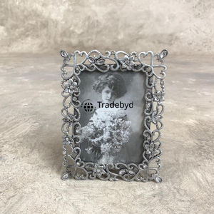 Elegante Marco de Fotos Metálico de Lujo para Mesa, Exhibición de Imágenes Decorativa de Tradebyd - Product Image 3