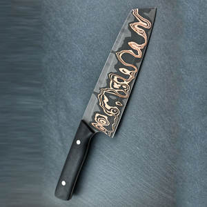 Cuchillo de cocina premium hecho a mano de cobre damasco con patrón decorativo y mango de madera de resina para uso culinario moderno. - Product Image 4