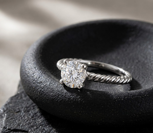 Anillo de Compromiso con Diamante Cultivado en Laboratorio, Corte Brillante Redondo, Chapado en Oro de 18K/14K, con Banda de Cuerda Trenzada, Joyería Clásica para Mujer - Product Image 1