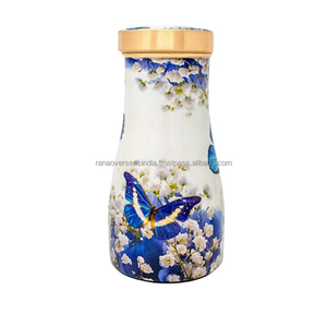 Pot de bouteille d'eau en cuivre pur fait à la main vintage avec une incroyable carafe de chevet imprimée en émail pour l'eau potable au prix du marché - Product Image 1