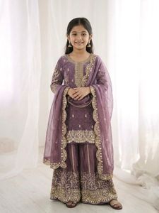 Traje Salwar para niñas con bordado y lentejuelas, completamente cosido, con top, pantalón y dupatta. - Product Image 6