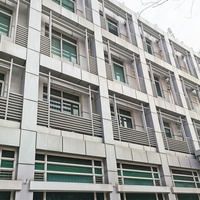 La conception la plus populaire de volet de plantation à ouverture verticale pour mur-rideau en aluminium pour panneau mural décoratif extérieur