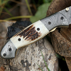 Cuchillo plegable de acero de Damasco para colección de equipo de exterior, cuchillo de bolsillo de Damasco con elegante diseño de mango, hecho a mano. - Product Image 3