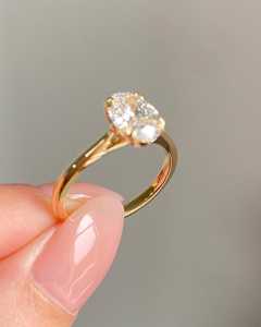 Anillo de Compromiso con Certificado IGI D-VVS2 de 1.60 CT, Corte Oval Tulip, Anillo de Boda Ovalado con Cesta de Oro de 14k - Product Image 3