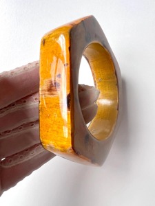 Brazalete de madera orgánica de color natural, tamaño y diseño personalizados, brazalete cómodo. - Product Image 2